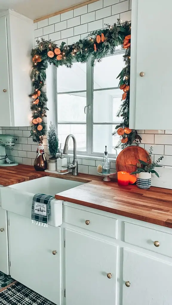 Christmas Garland, Tree and Other Holiday Décor in our Bungalow