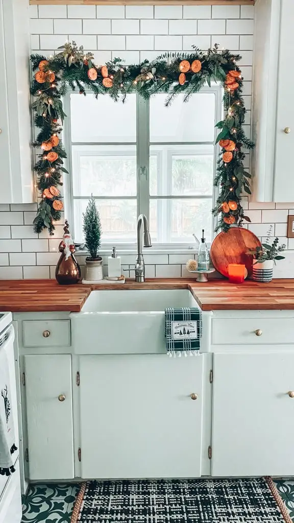 Christmas Garland, Tree and Other Holiday Décor in our Bungalow