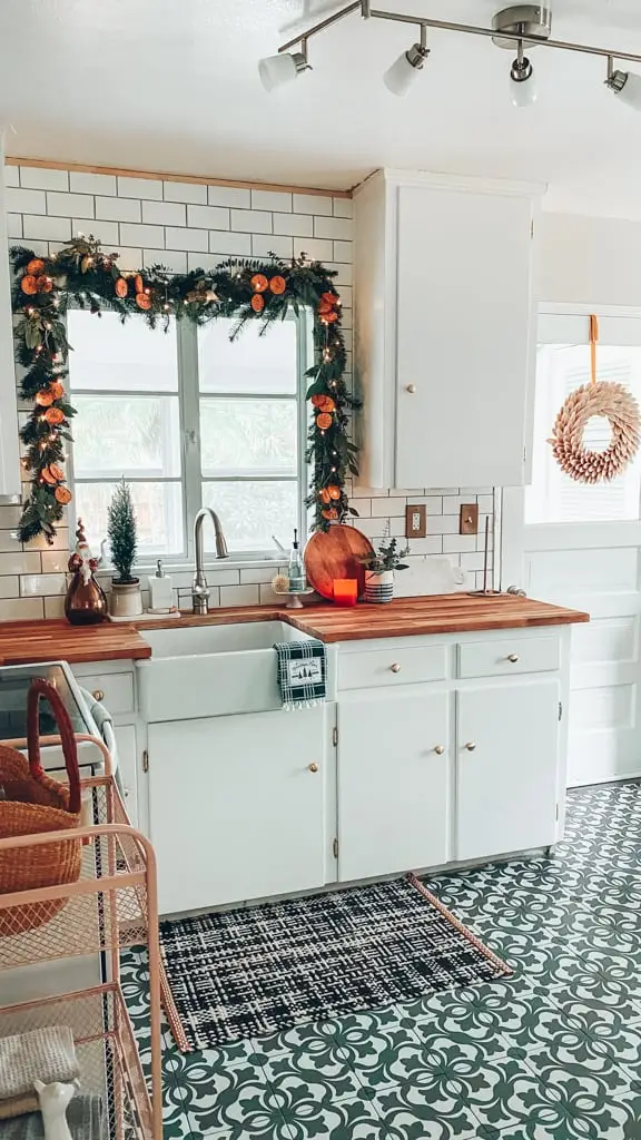 Christmas Garland, Tree and Other Holiday Décor in our Bungalow