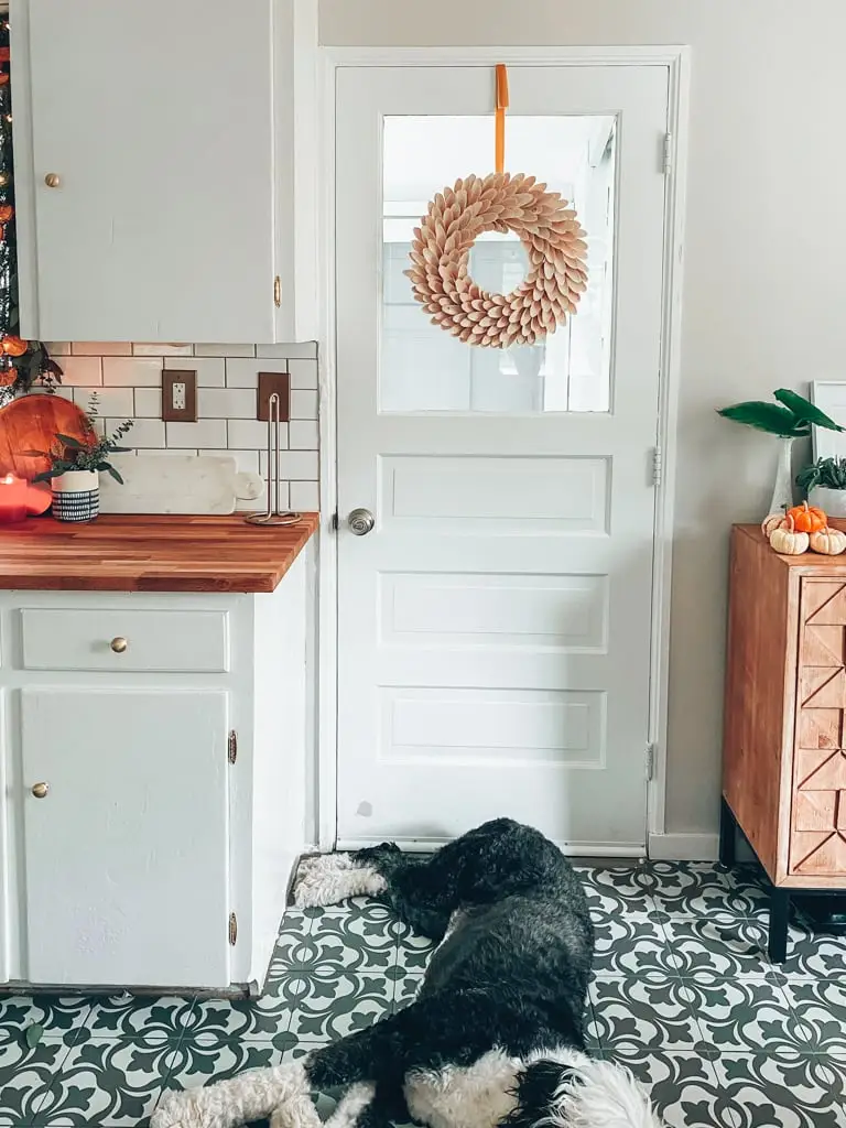 Christmas Garland, Tree and Other Holiday Décor in our Bungalow