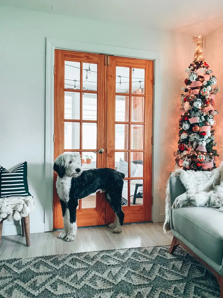 Christmas Garland, Tree and Other Holiday Décor in our Bungalow