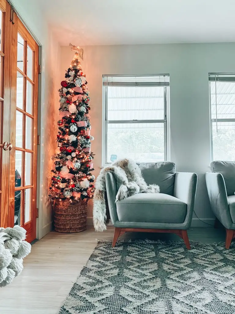 Christmas Garland, Tree and Other Holiday Décor in our Bungalow