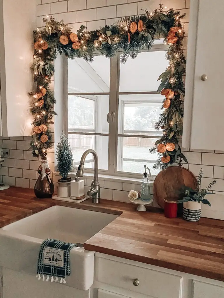 Christmas Garland, Tree and Other Holiday Décor in our Bungalow