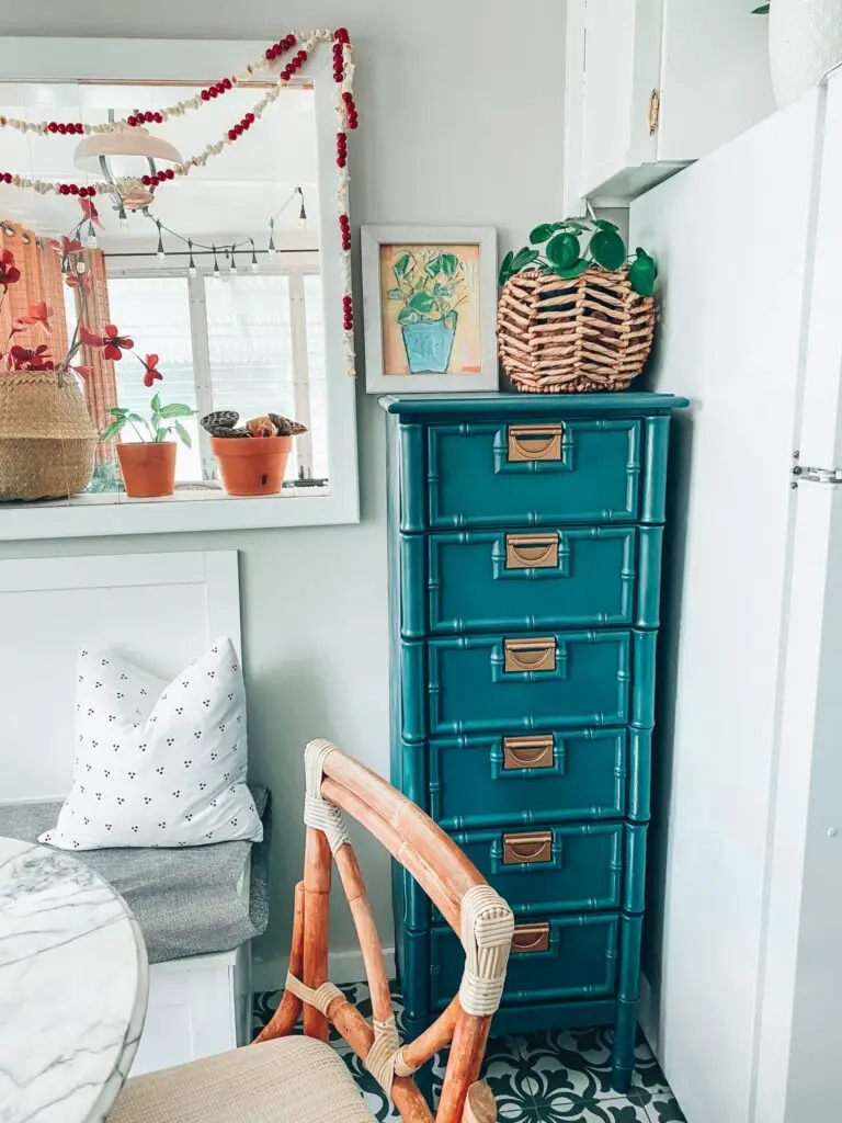 thrifted-oil-painting,-quick-easy-furniture-makeover