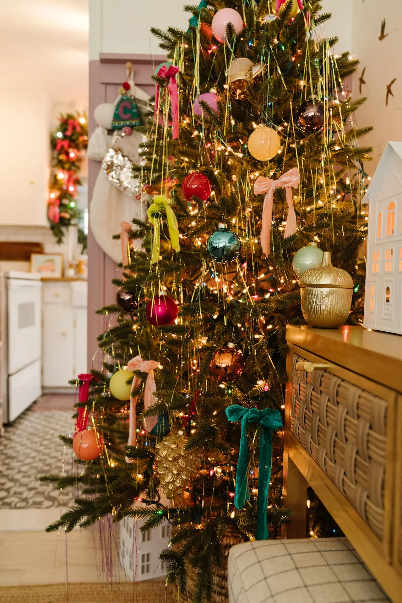 christmas tree with bows