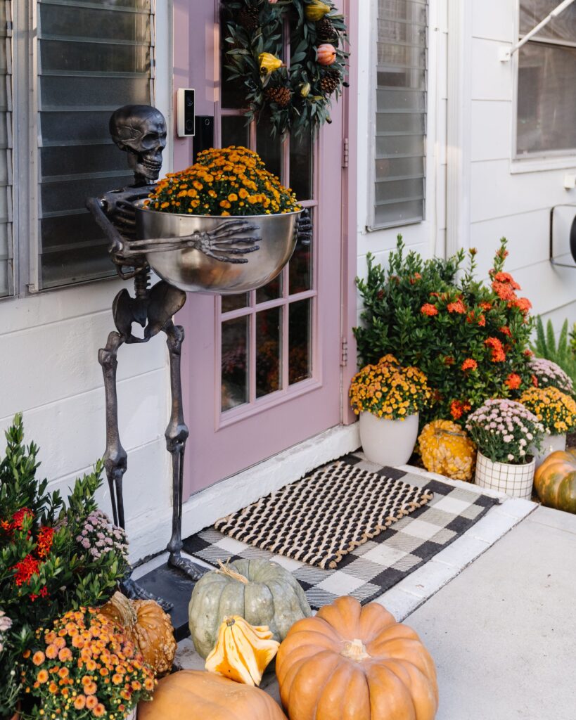 Halloween Ideas for a Small Front Porch - Blushing Bungalow | So Cute ...