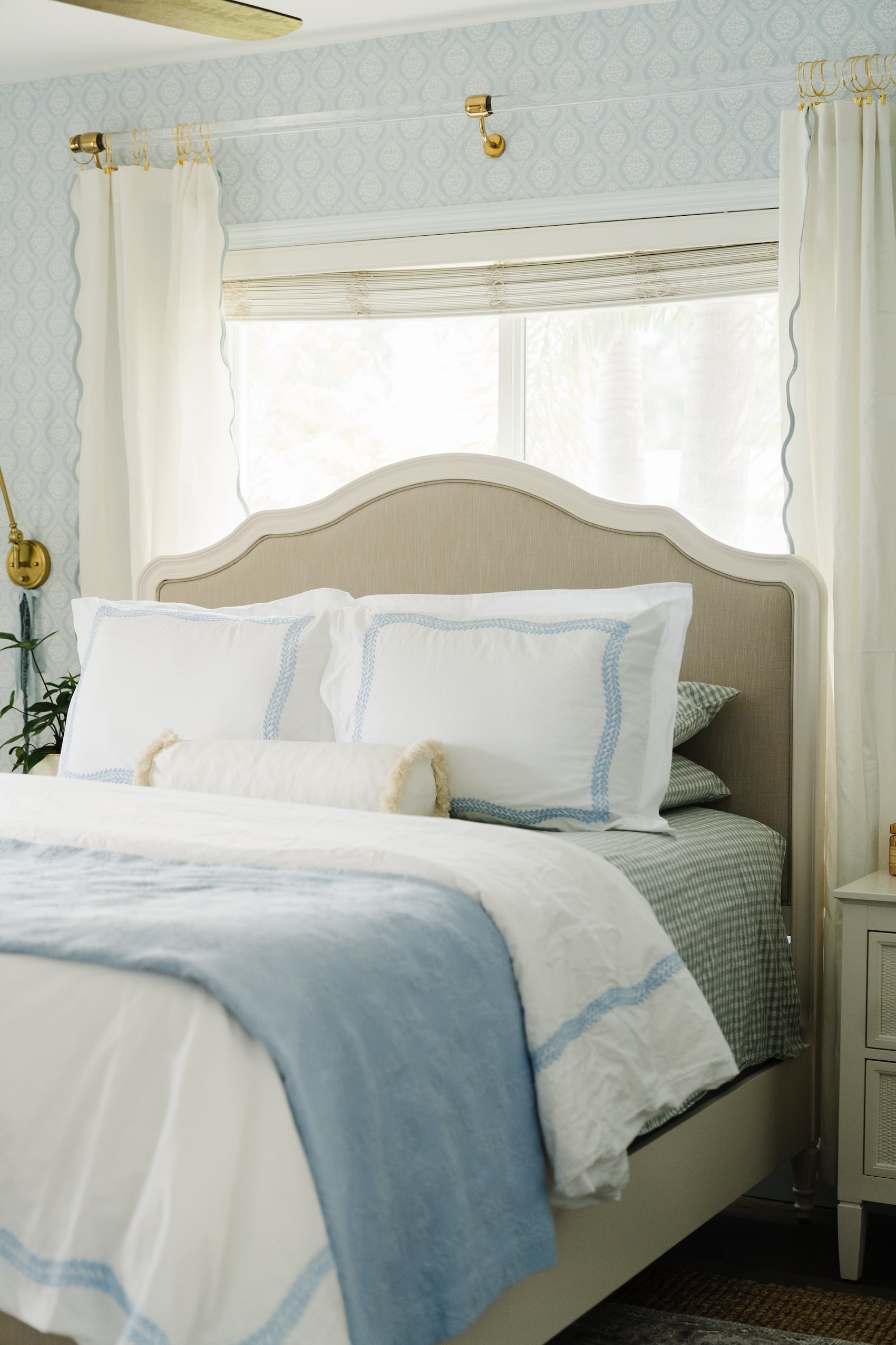 Blue Wallpaper in Primary Bedroom - Blushing Bungalow | So Cute You'll Blush ☺️